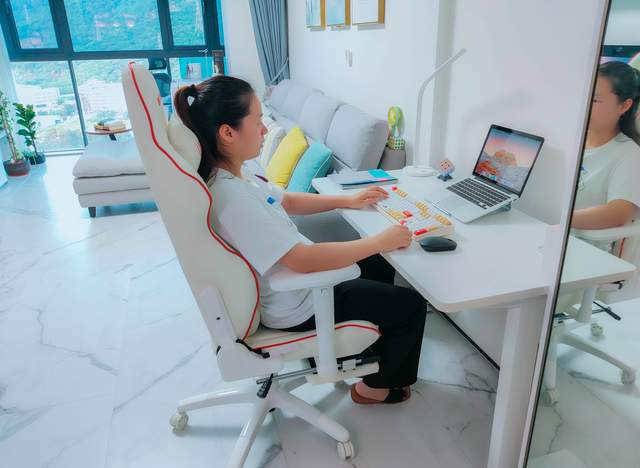 阴阳师顶流入侵电竞界，ikbc机械键盘+安德斯特电竞椅套装评测