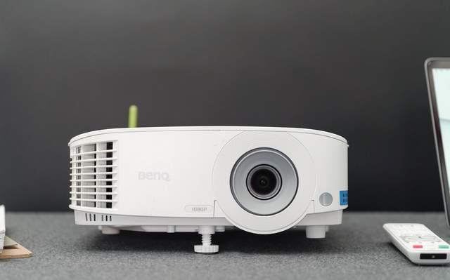 明基E580智能投影机：精准触达商务需求，有效推进会议进程