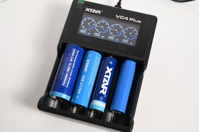 兼容超全的电池充电器，速度也挺快，XTAR VC4 PLUS锂电充电器上手