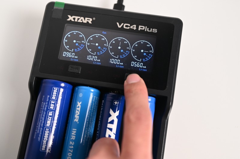 兼容超全的电池充电器，速度也挺快，XTAR VC4 PLUS锂电充电器上手