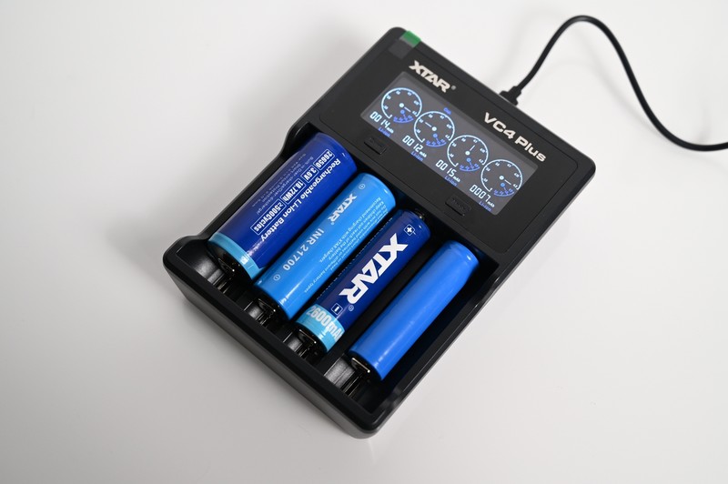兼容超全的电池充电器，速度也挺快，XTAR VC4 PLUS锂电充电器上手