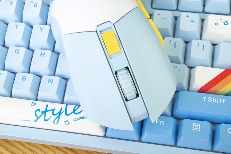 神剧情，又萌又撩的游戏鼠标，游戏没打上就被媳妇夺走