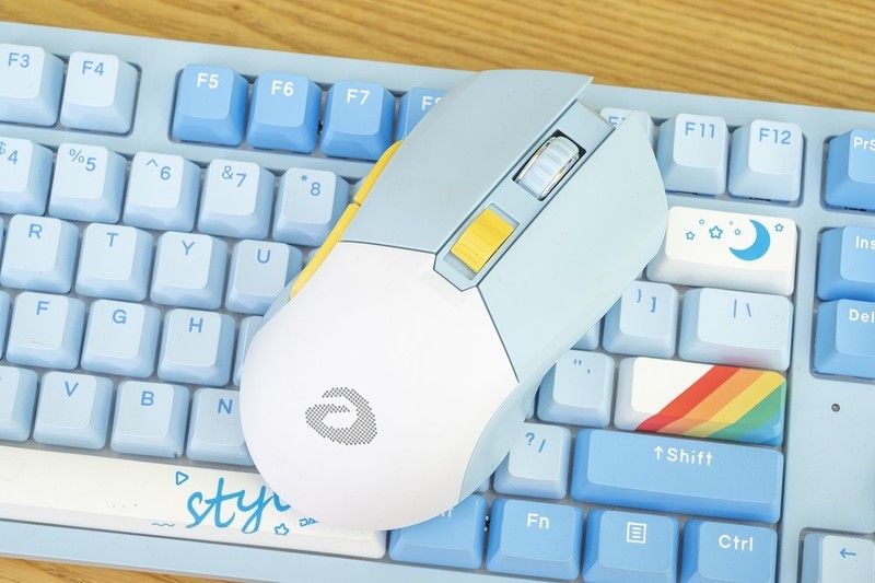 神剧情，又萌又撩的游戏鼠标，游戏没打上就被媳妇夺走