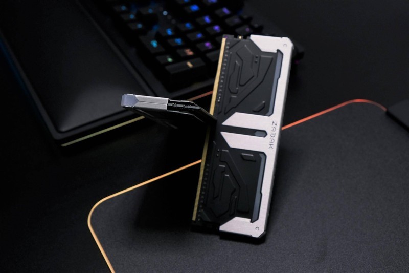 可压8核心处理器？安钛克 K240散热器测试