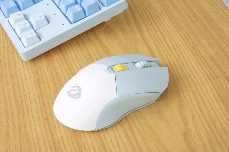 神剧情，又萌又撩的游戏鼠标，游戏没打上就被媳妇夺走