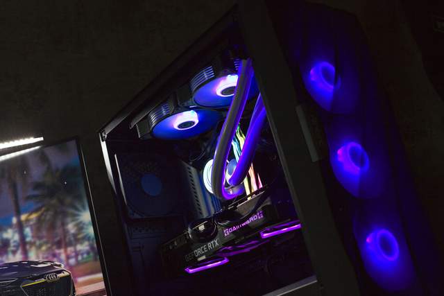 全员RGB时代水冷管也不能放过，影驰魔影240R性能与颜值体验