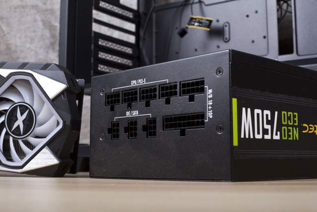 全员RGB时代水冷管也不能放过，影驰魔影240R性能与颜值体验