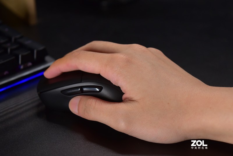 用达尔优A918无线游戏鼠标驰骋一下无线化游戏时代
