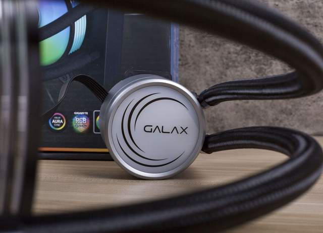 全员RGB时代水冷管也不能放过，影驰魔影240R性能与颜值体验