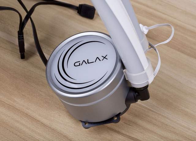 全员RGB时代水冷管也不能放过，影驰魔影240R性能与颜值体验