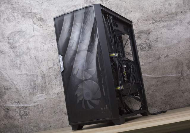 全员RGB时代水冷管也不能放过，影驰魔影240R性能与颜值体验