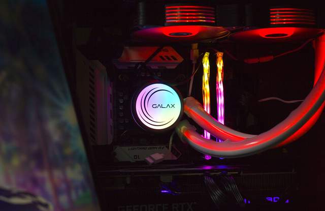 全员RGB时代水冷管也不能放过，影驰魔影240R性能与颜值体验