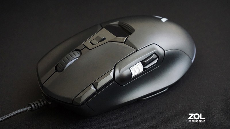 拥有着12个键位的游戏鼠标，雷柏V330上手体验