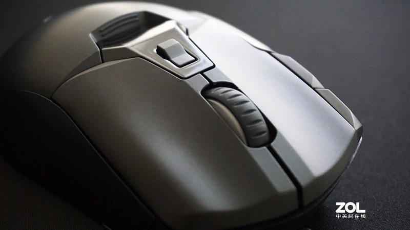 拥有着12个键位的游戏鼠标，雷柏V330上手体验