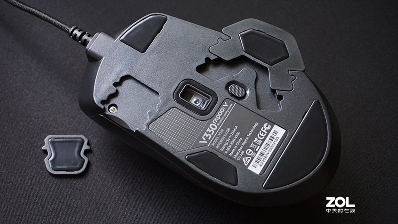 拥有着12个键位的游戏鼠标，雷柏V330上手体验