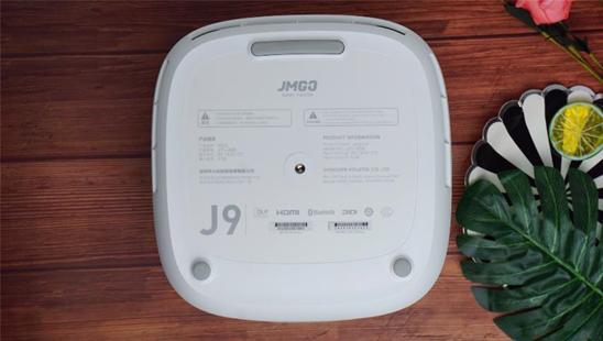 坚果J9深度体验：足不出户就能看大屏，观影效果令人震撼