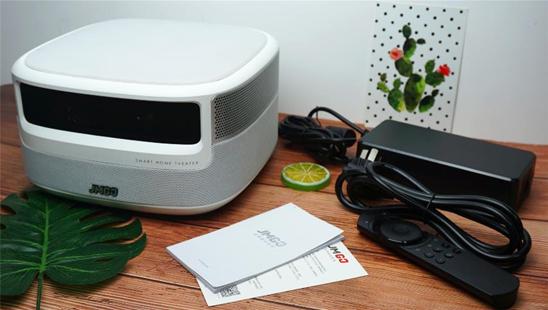 坚果J9深度体验：足不出户就能看大屏，观影效果令人震撼