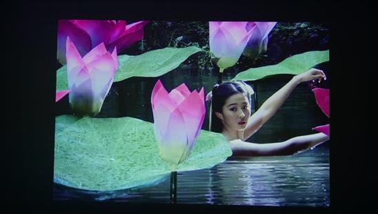 坚果J9深度体验：足不出户就能看大屏，观影效果令人震撼