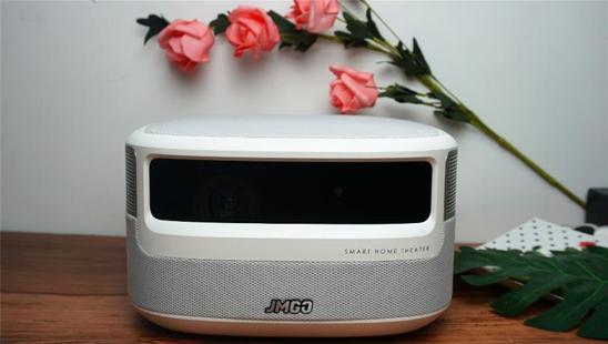 坚果J9深度体验：足不出户就能看大屏，观影效果令人震撼