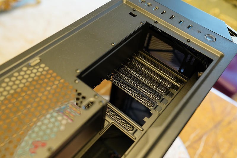 小黄鱼2700元入手电脑主机，办公兼娱乐还不戳