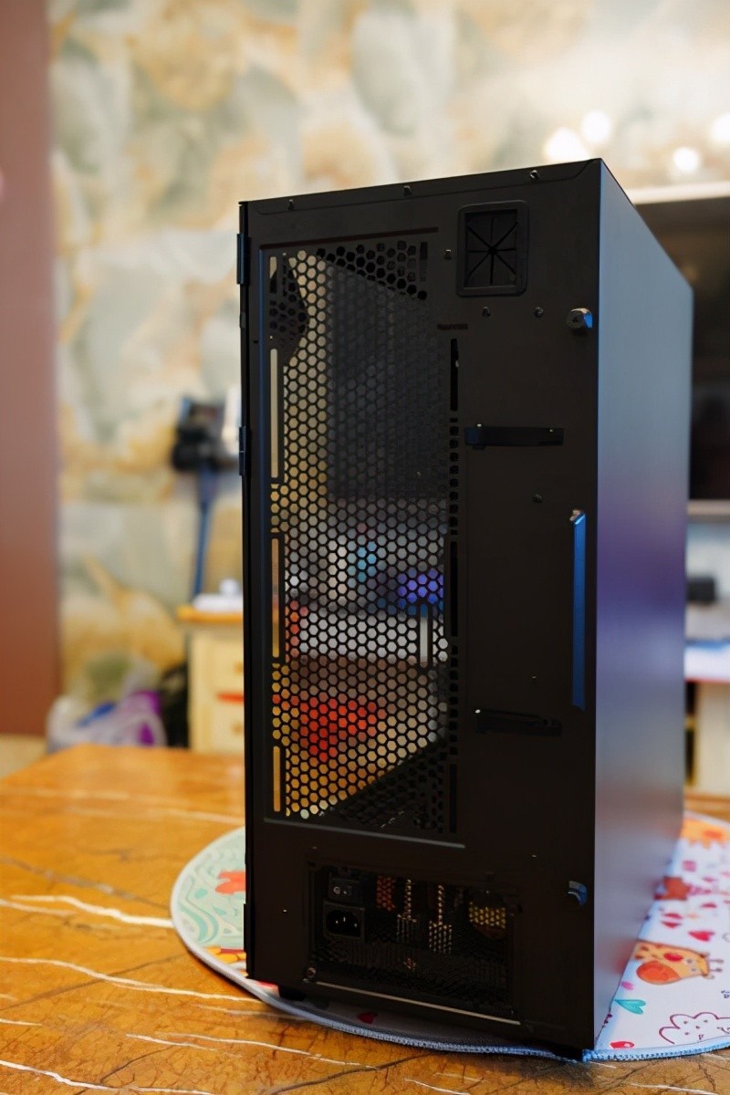 小黄鱼2700元入手电脑主机，办公兼娱乐还不戳