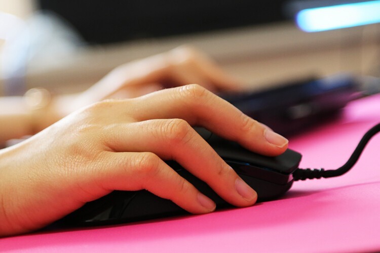 重新定义游戏鼠标：海盗船Sabre RGB Pro圣剑专业版游戏鼠标体验