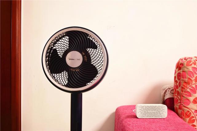 天猫精灵智能加持，360°循环送风除菌：美的智能空气循环评测！