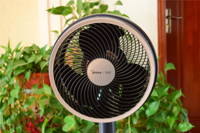 天猫精灵智能加持，360°循环送风除菌：美的智能空气循环评测！