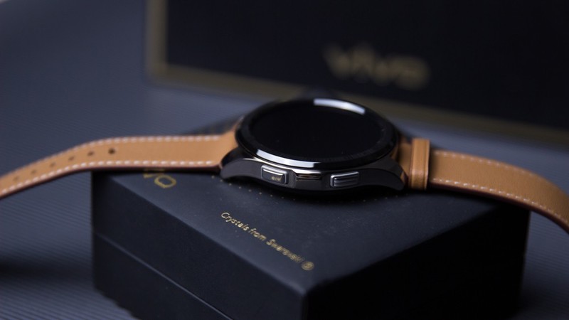 vivo首款Watch抢先开箱评测，精钢表盘和真皮表带会有怎样的体验？