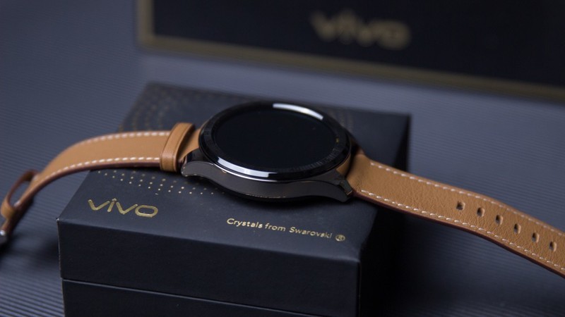 vivo首款Watch抢先开箱评测，精钢表盘和真皮表带会有怎样的体验？