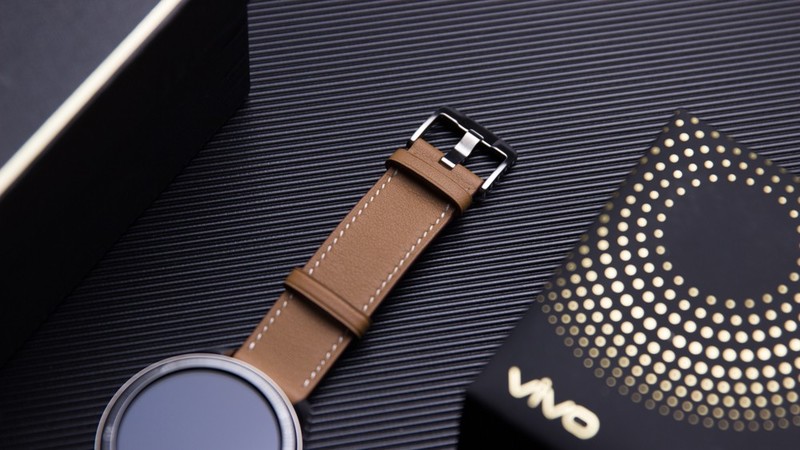 vivo首款Watch抢先开箱评测，精钢表盘和真皮表带会有怎样的体验？