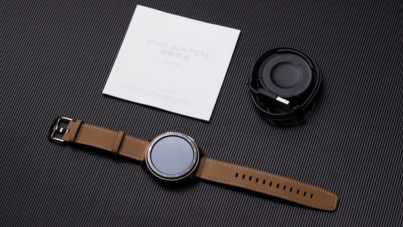 vivo首款Watch抢先开箱评测，精钢表盘和真皮表带会有怎样的体验？