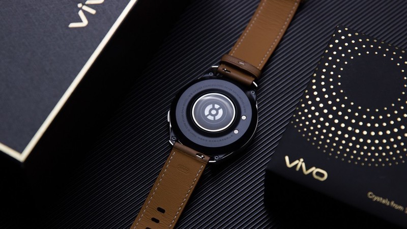 vivo首款Watch抢先开箱评测，精钢表盘和真皮表带会有怎样的体验？