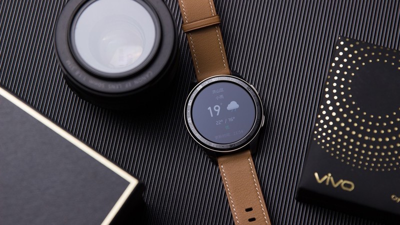vivo首款Watch抢先开箱评测，精钢表盘和真皮表带会有怎样的体验？