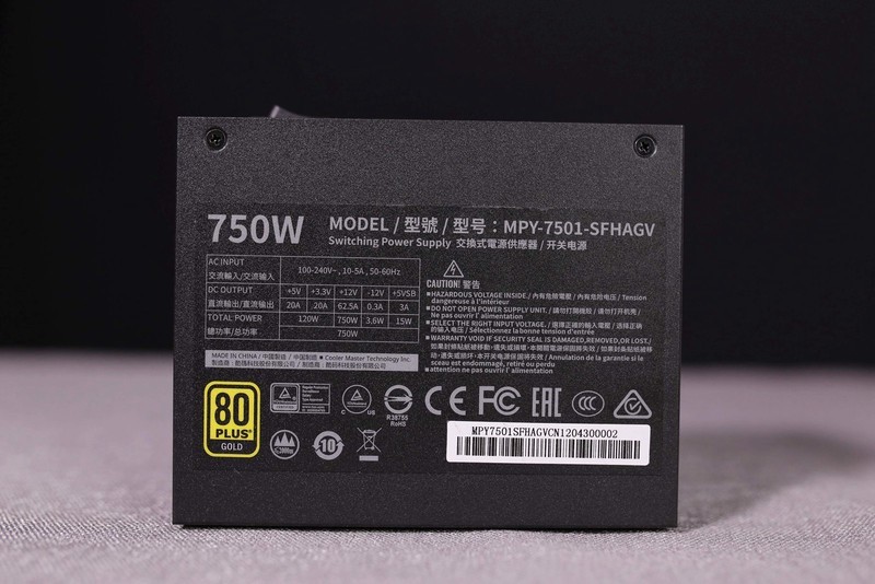 ITX装机实录！AMD锐龙R5 3600配RX5700XT桌面小钢炮