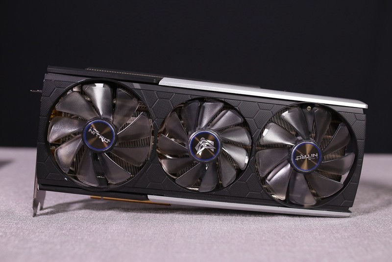 ITX装机实录！AMD锐龙R5 3600配RX5700XT桌面小钢炮