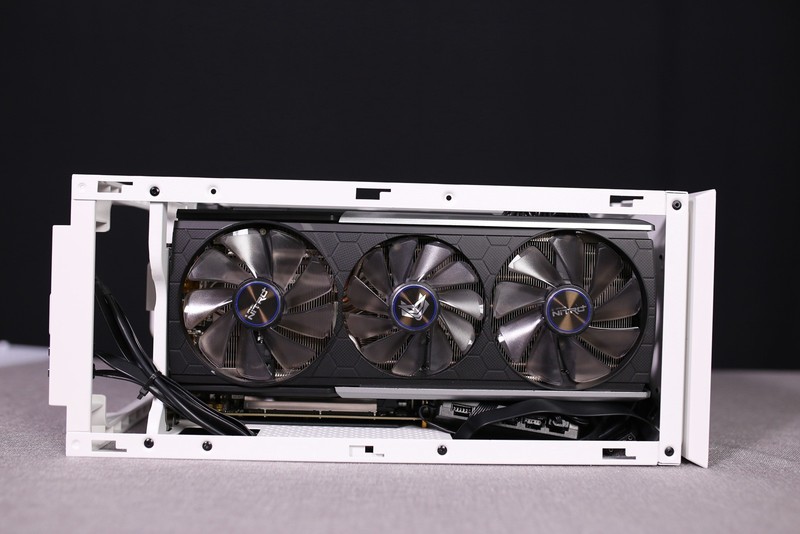 ITX装机实录！AMD锐龙R5 3600配RX5700XT桌面小钢炮