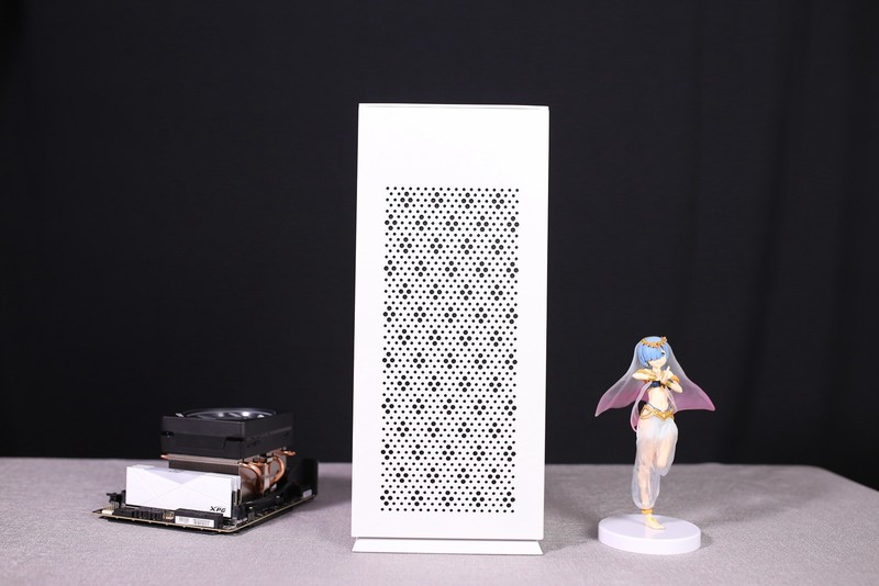 ITX装机实录！AMD锐龙R5 3600配RX5700XT桌面小钢炮