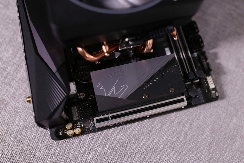 ITX装机实录！AMD锐龙R5 3600配RX5700XT桌面小钢炮