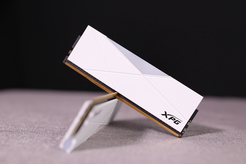 ITX装机实录！AMD锐龙R5 3600配RX5700XT桌面小钢炮