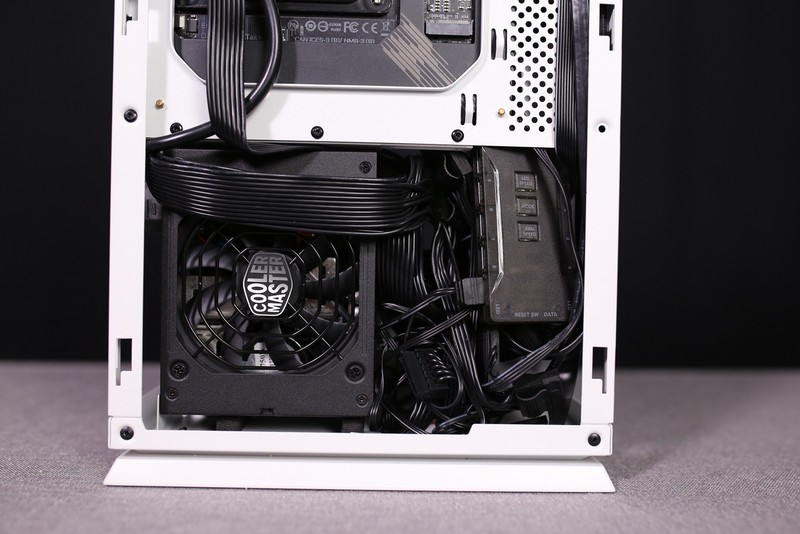 ITX装机实录！AMD锐龙R5 3600配RX5700XT桌面小钢炮