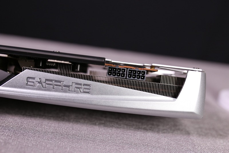 ITX装机实录！AMD锐龙R5 3600配RX5700XT桌面小钢炮