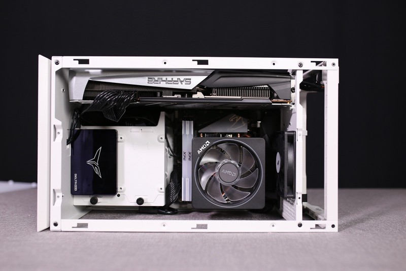 ITX装机实录！AMD锐龙R5 3600配RX5700XT桌面小钢炮