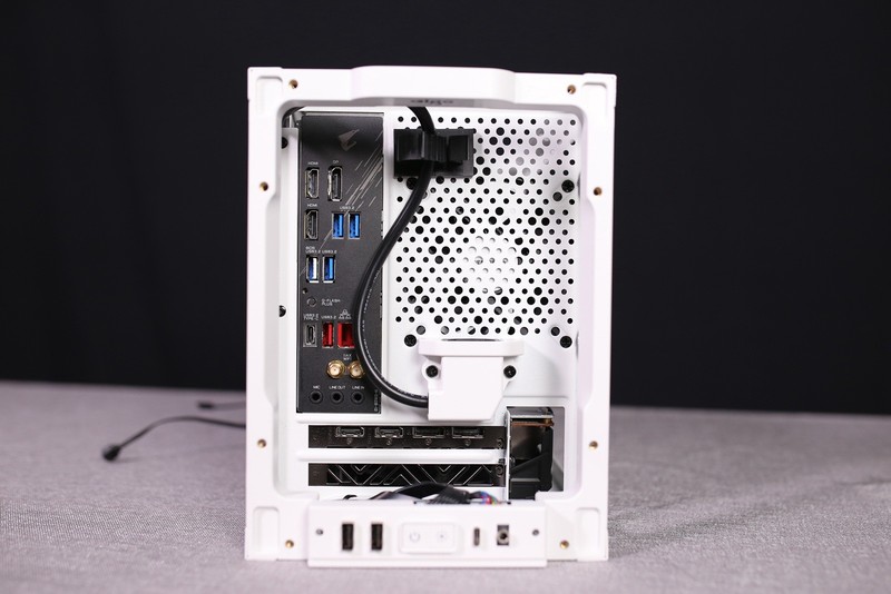 ITX装机实录！AMD锐龙R5 3600配RX5700XT桌面小钢炮