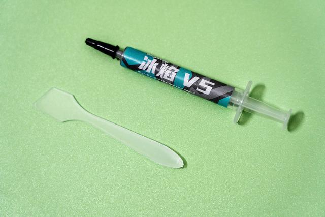 夏天给CPU打个防晒霜吧，鑫谷冰焰V5硅脂散热膏使用评测