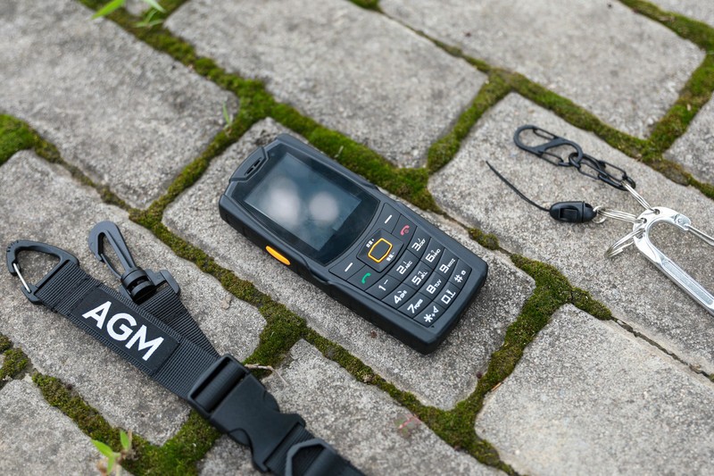 能聊微信、刷抖音的按键机，AGM M7三防智能按键机评测