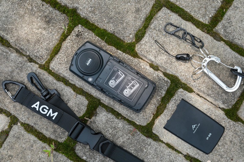 能聊微信、刷抖音的按键机，AGM M7三防智能按键机评测