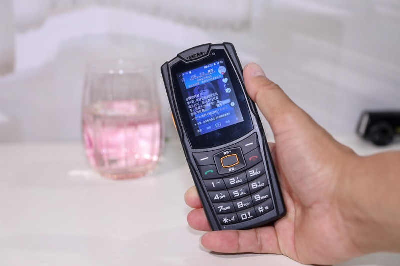 能聊微信、刷抖音的按键机，AGM M7三防智能按键机评测