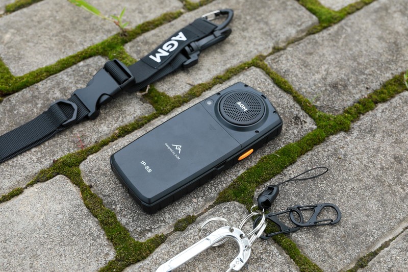 能聊微信、刷抖音的按键机，AGM M7三防智能按键机评测