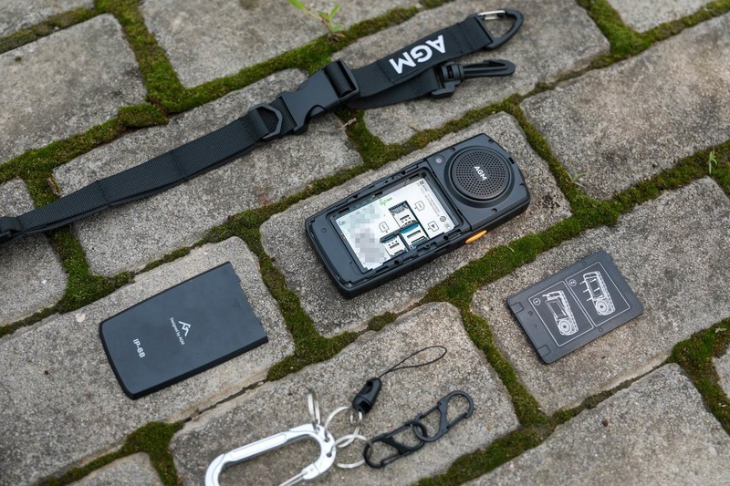 能聊微信、刷抖音的按键机，AGM M7三防智能按键机评测